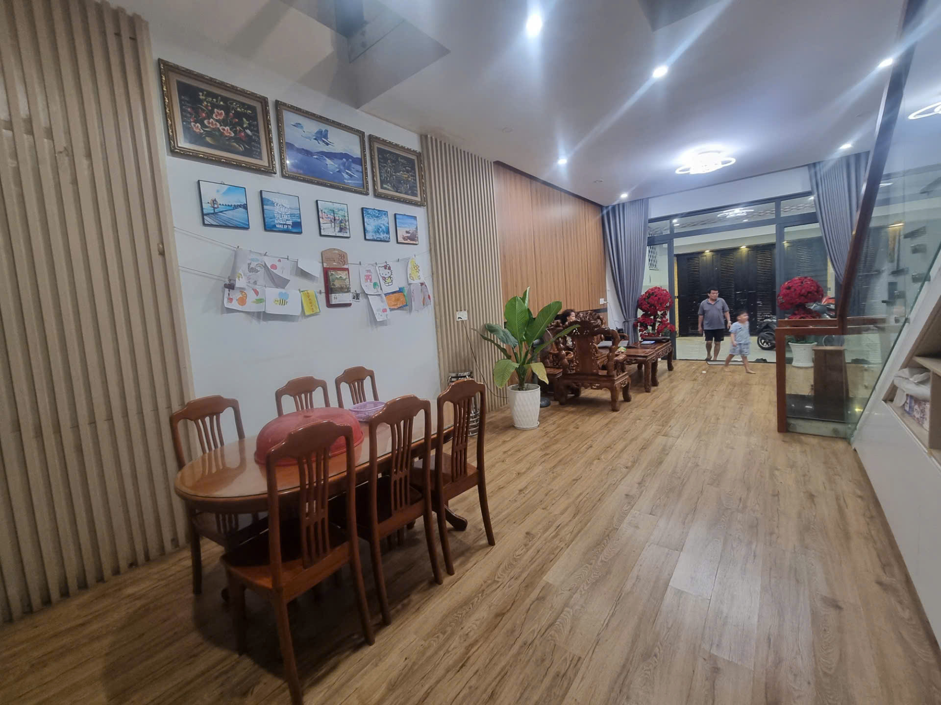Bán nhà mặt phố Q.9, 112m², 4 tầng, 5PN, 13.9 tỷ, sổ hồng - Ảnh chính