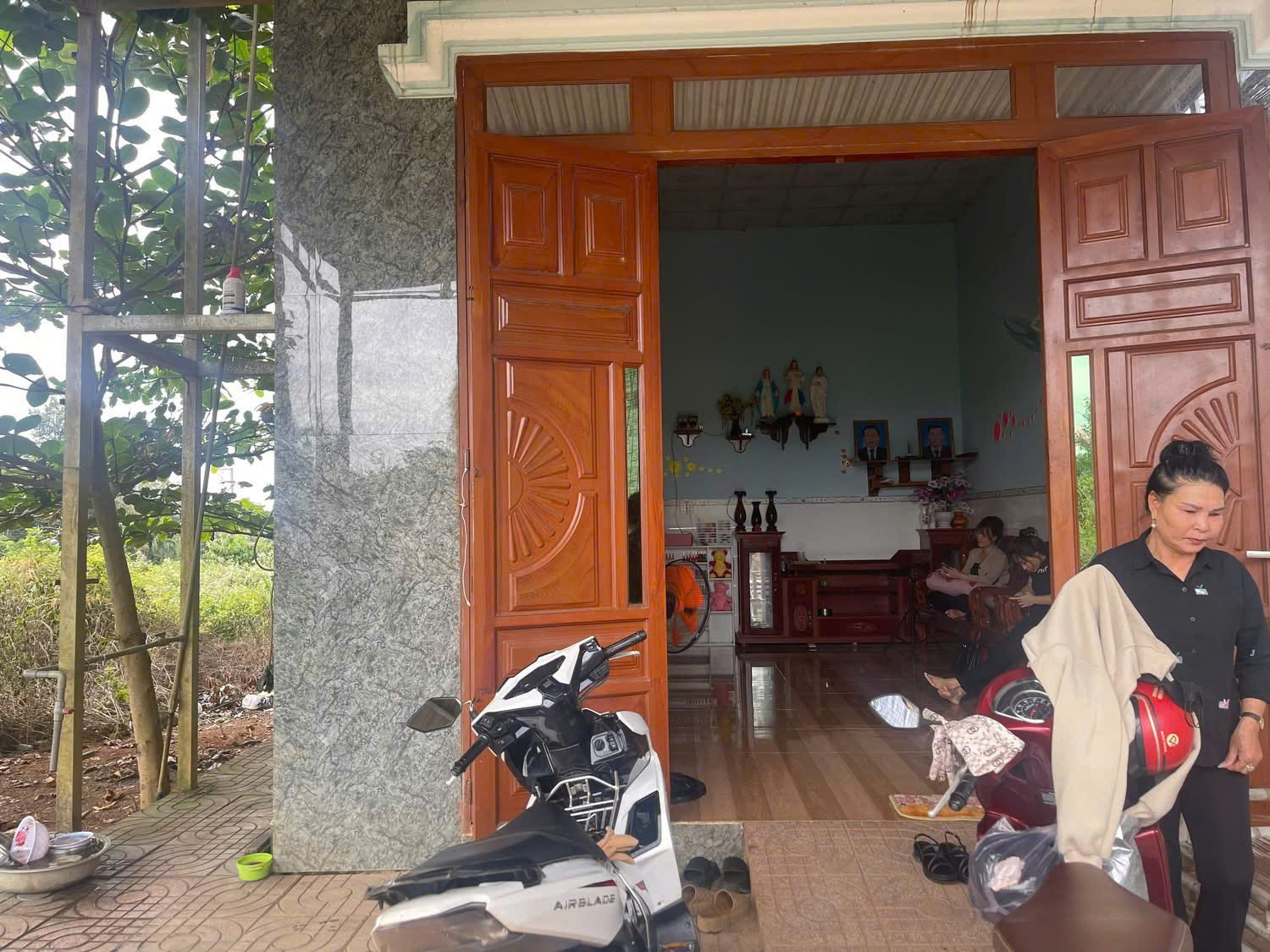 TÔI KẸT TIỀN NÊN CẦN BÁN GẤP VƯỜN SẦU RIÊNG 300 CÂY VÀ CÓ NHÀ CÁP 4 ĐIỆN NƯỚC CÓ SẴN DỌN VÀO Ở NGAY - Ảnh 3