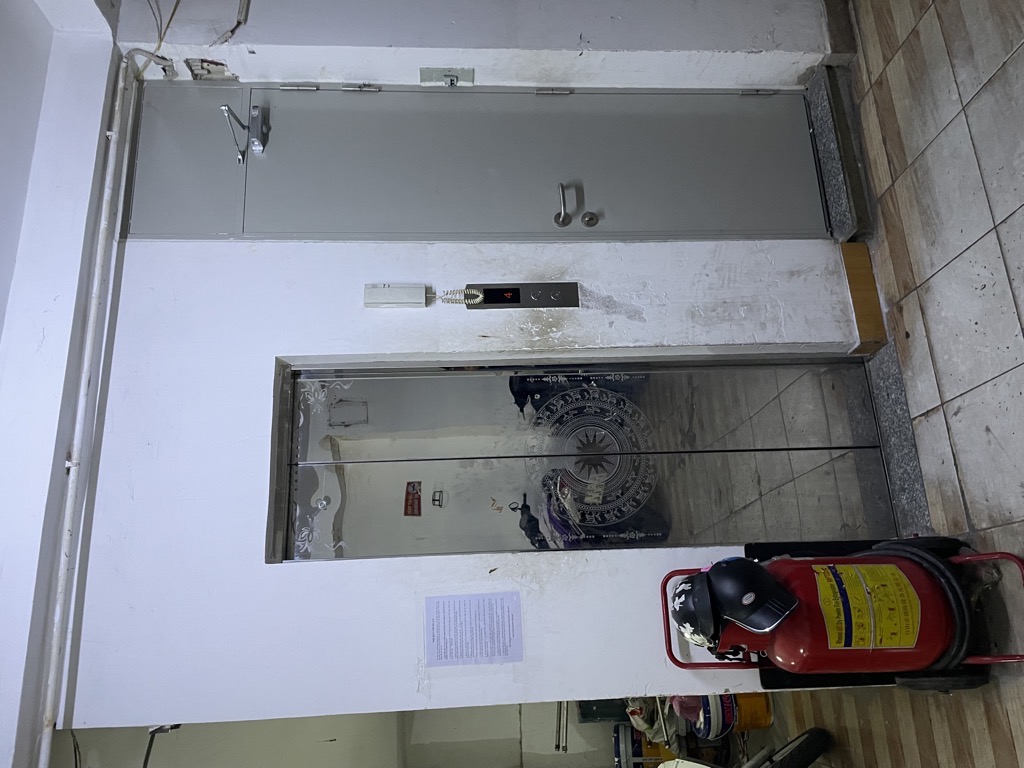 HẺM XE HƠI - CHDV 5 TẦNG - 200M2 - 8M x 25M - DÒNG TIỀN 2,7 TỶ/NĂM - LÊ ĐỨC THỌ - Ảnh 1