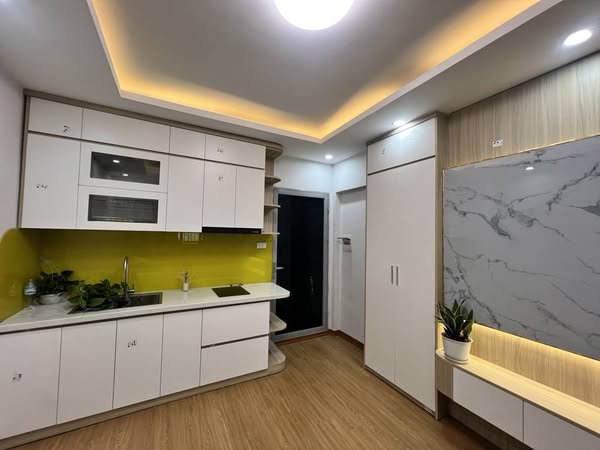 Tập thể phố 8/3, thông Minh Khai, mới kính koong, sử dụng 80m, 3 ngủ đủ công năng - Ảnh 1