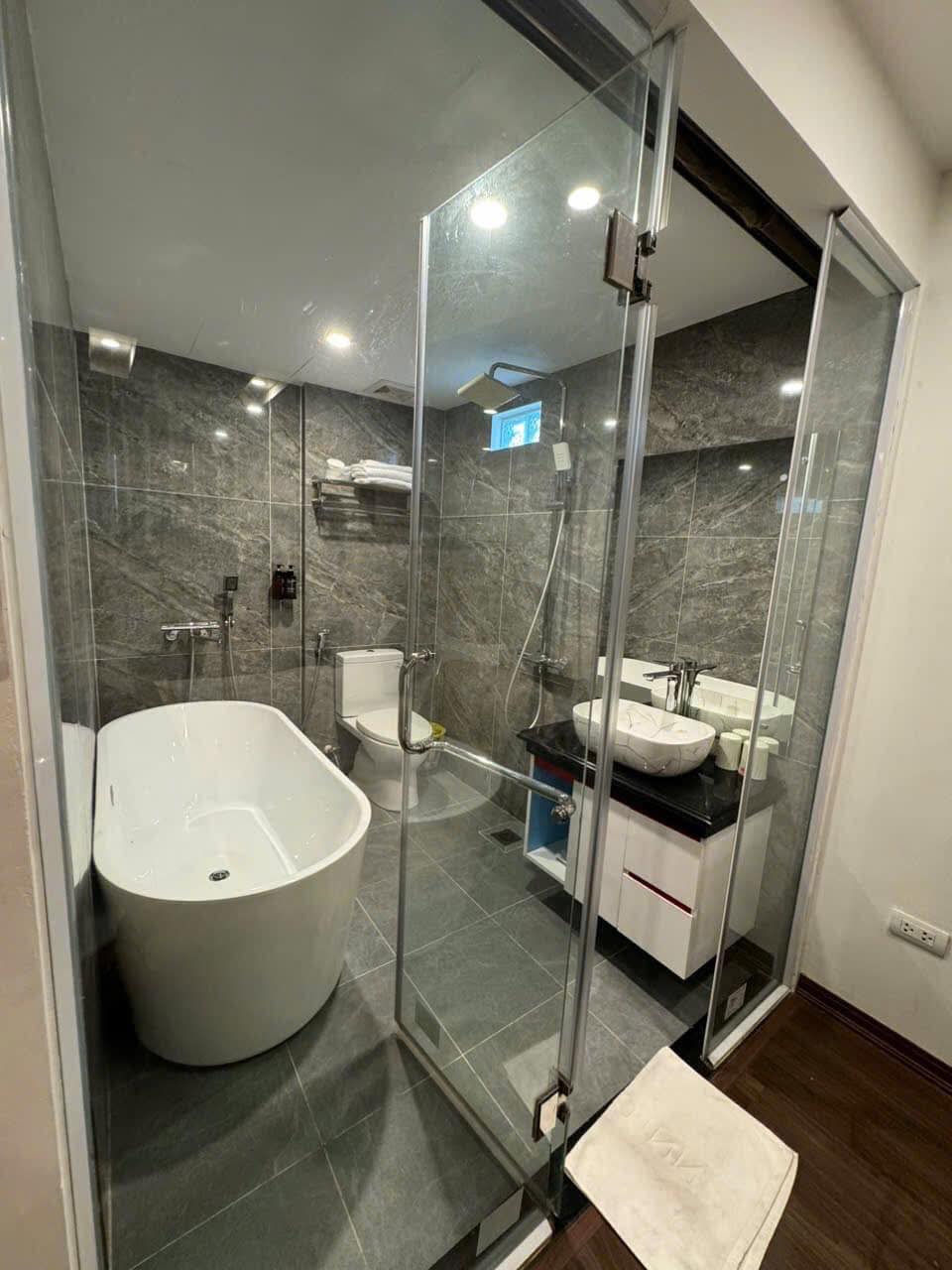 HOT - Bán KS 3* phố Vũ Trọng Phụng - Thanh Xuân, 103m 8 tầng, giá cực sốc CHỈ 69 tỷ - Ảnh 2