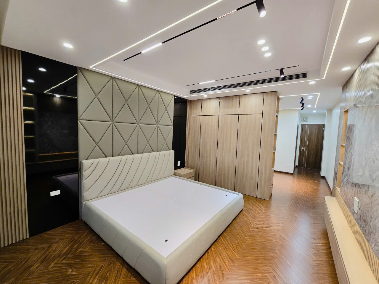 NHÀ ĐẸP - GIÁ TỐT - Vị Trí Đắc Địa Tại Đường Nguyễn Văn Cừ, Quận Long Biên, Thành phố Hà Nội - Ảnh 2