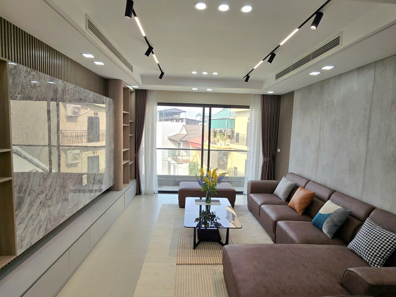 NHÀ ĐẸP - GIÁ TỐT - Vị Trí Đắc Địa Tại Đường Nguyễn Văn Cừ, Quận Long Biên, Thành phố Hà Nội - Ảnh 1