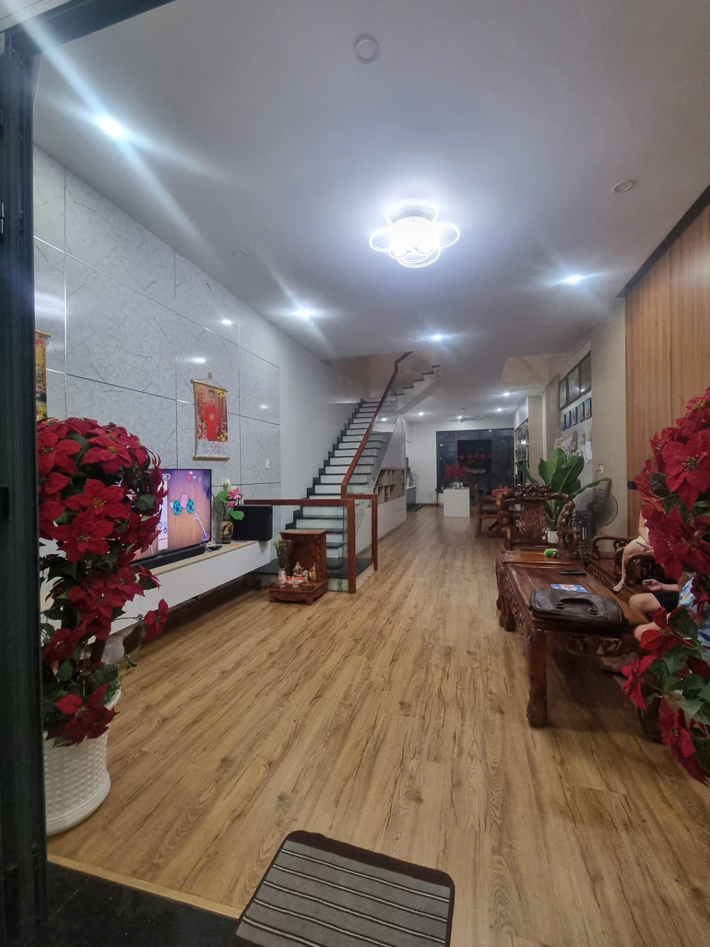 Bán nhà mặt phố Q.9, 112m², 4 tầng, 5PN, 13.9 tỷ, sổ hồng - Ảnh 2