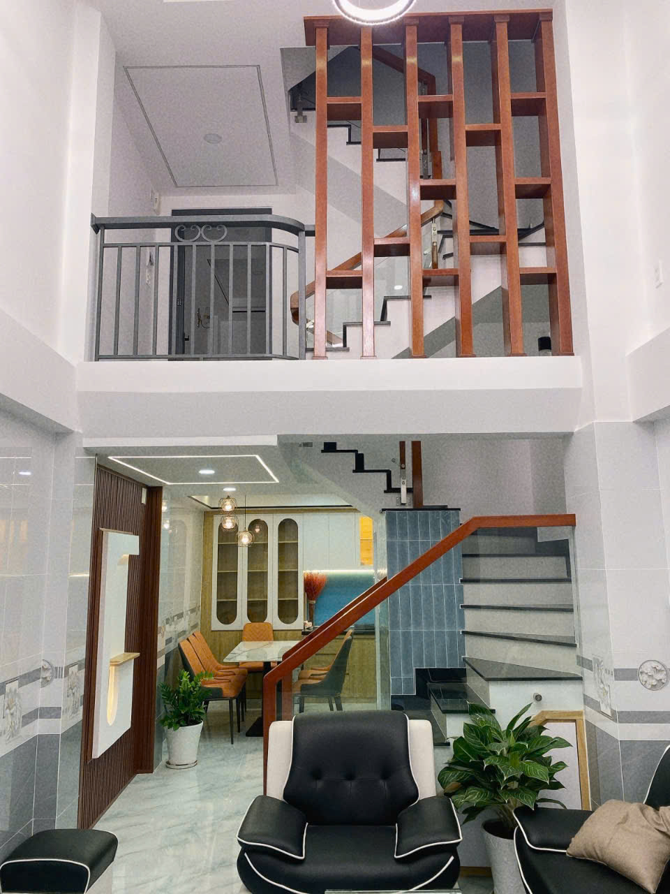 Bán Nhà Mặt Tiền Chợ Bà Chiểu Phường 1 Bình Thạnh. DT 150m2 5 Tầng Nhà Siêu Đẹp. 9.9 Tỷ TL - Ảnh chính