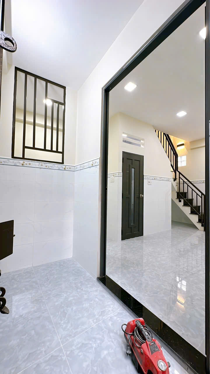 SÁT MẶT TIỀN TRUNG TÂM Q4 <br>DIỆN TÍCH ĐẤT  21 M2  ĐÚC BÊ TÔNG <br>CÓ 2 TỶ - Ảnh chính