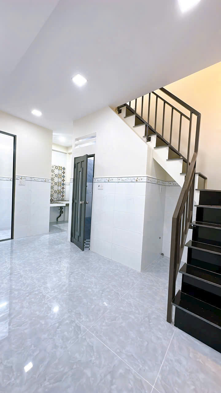 SÁT MẶT TIỀN TRUNG TÂM Q4 <br>DIỆN TÍCH ĐẤT  21 M2  ĐÚC BÊ TÔNG <br>CÓ 2 TỶ - Ảnh 2