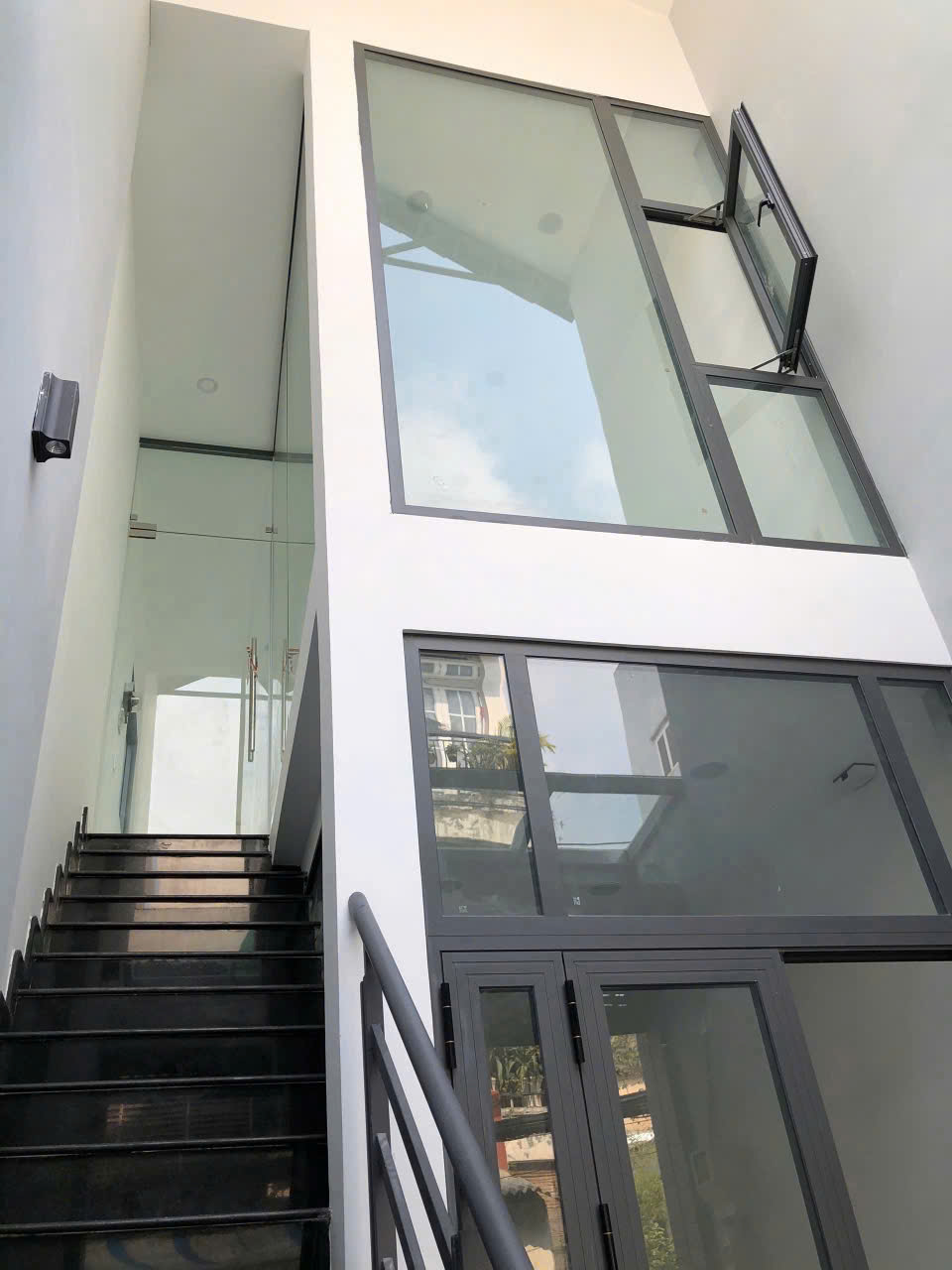 MẶT TIỀN KINH DOANH NGAY CHỢ P16Q4 <br>NGANG 3,4 X 17 ĐÚC BÊ TÔNG <br>CÓ 5 TỶ - Ảnh 2