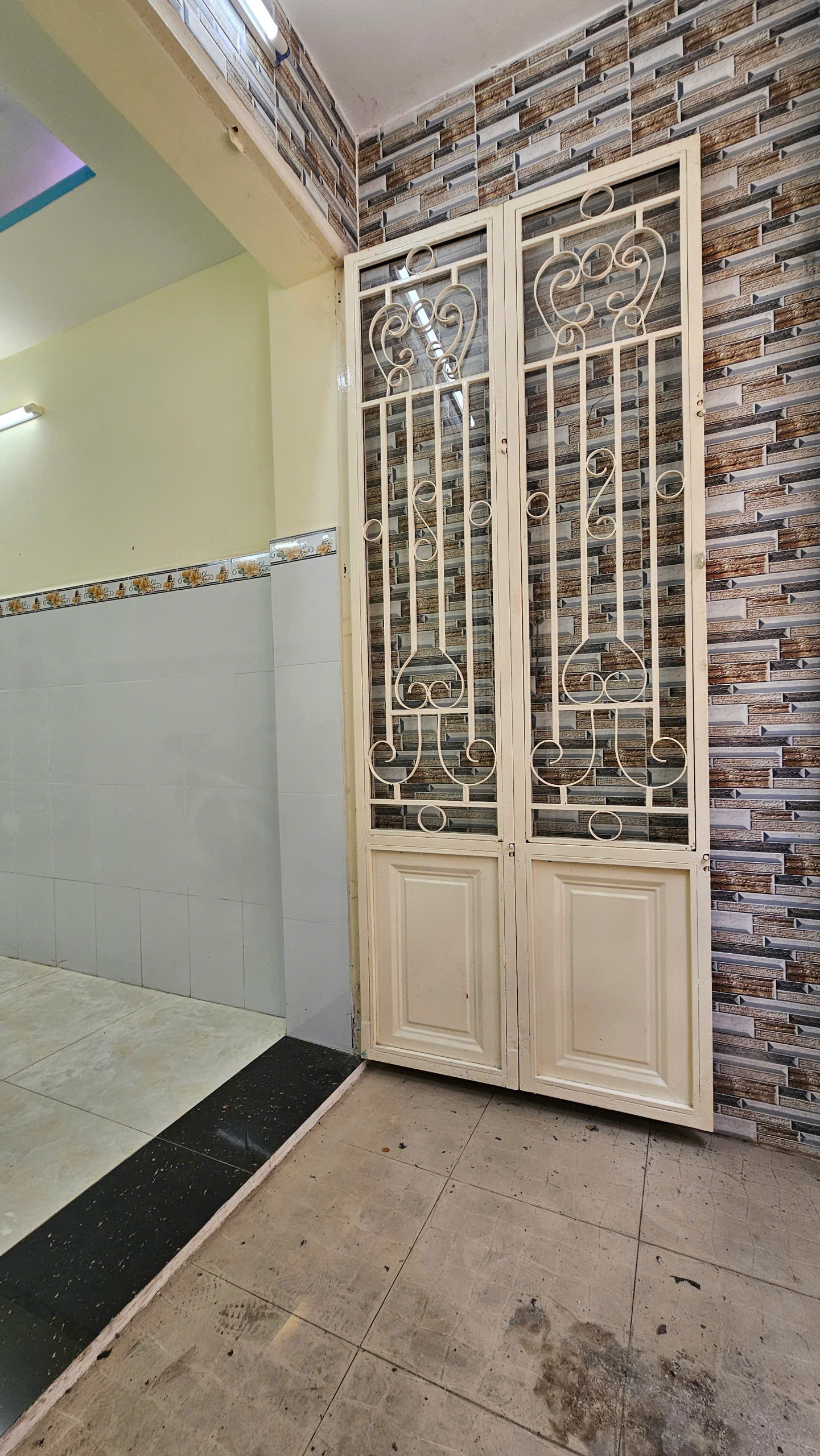Cạnh Mặt tiền 15 m<br>TRUNG TÂM Q4 <br><br>DIỆN TÍCH ĐẤT 31,5 M2<br>HƠN 3 TỶ - Ảnh 2