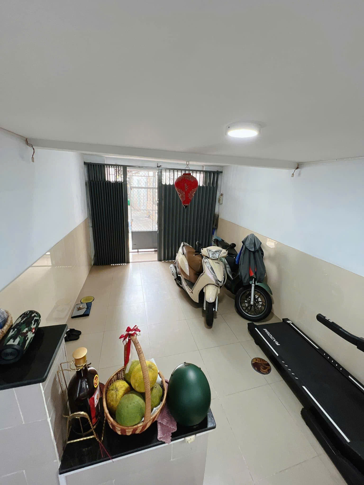 SÁT MẶT TIỀN THÔNG 1 TRỤC <br>DIỆN TÍCH 73 M2  NHÀ MỚI BÊ TÔNG  Q4<br>NGANG 4.5 DÀI 16 M HƠN 50 TRIÊU M - Ảnh 1
