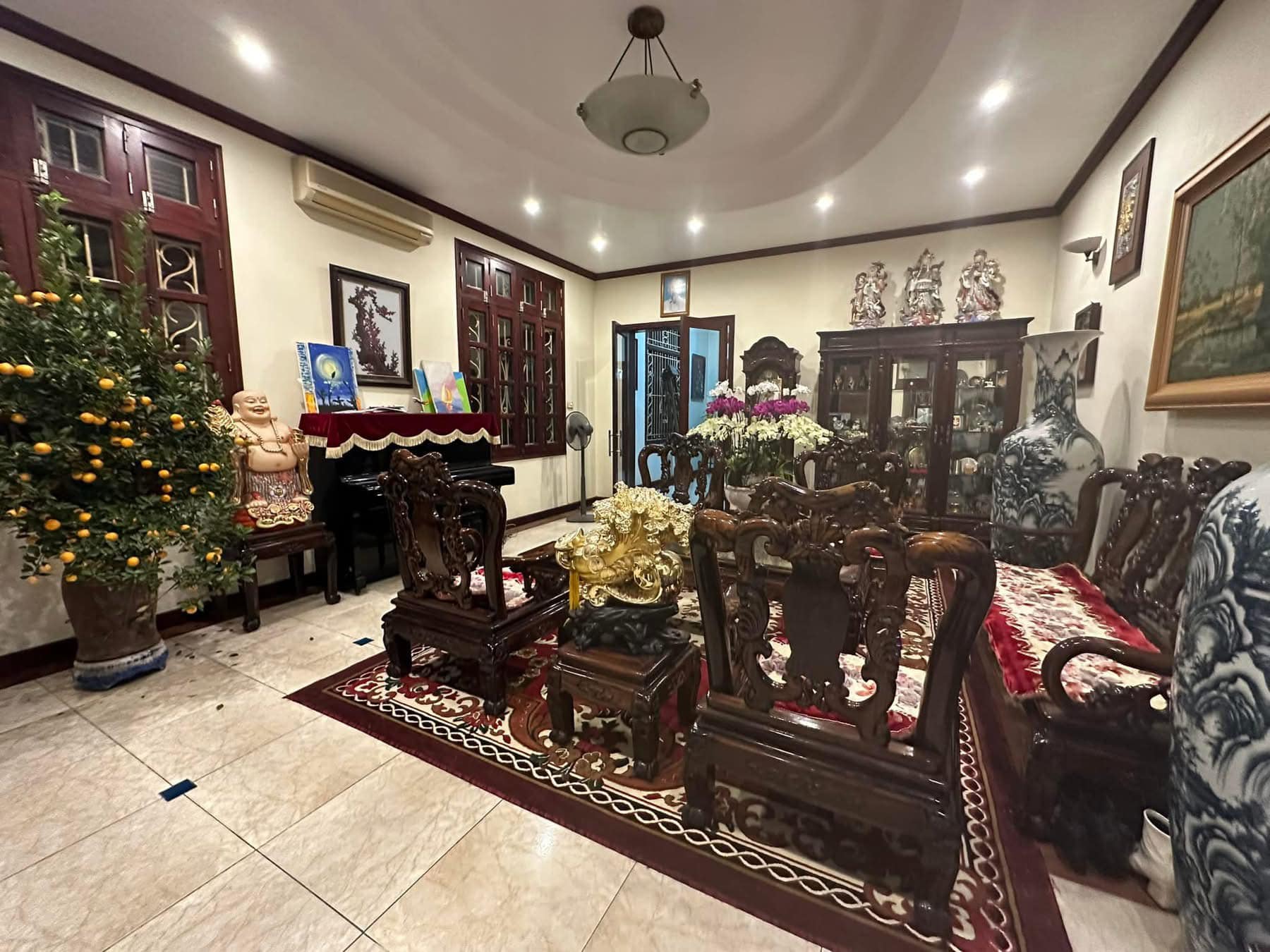 Biệt thự giữa trung tâm, 250m 4 tầng mặt tiền 7,5m 79 tỉ, chủ nhà làm to cực kỳ có lộc - Ảnh 1