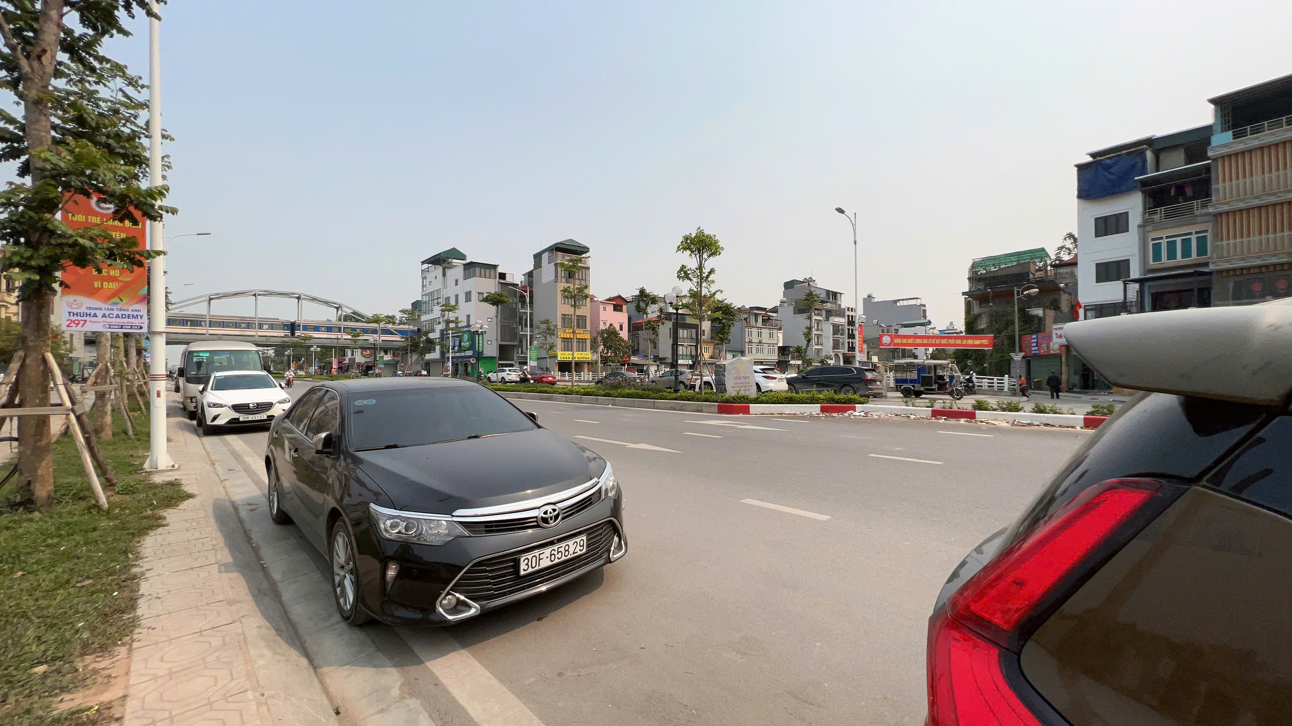 CỰC HIẾM, BÁN ĐẤT TẶNG NHÀ LÕI LONG BIÊN 250M, MT13M, Ô TÔ CHẠY VÒNG QUANH. - Ảnh 1