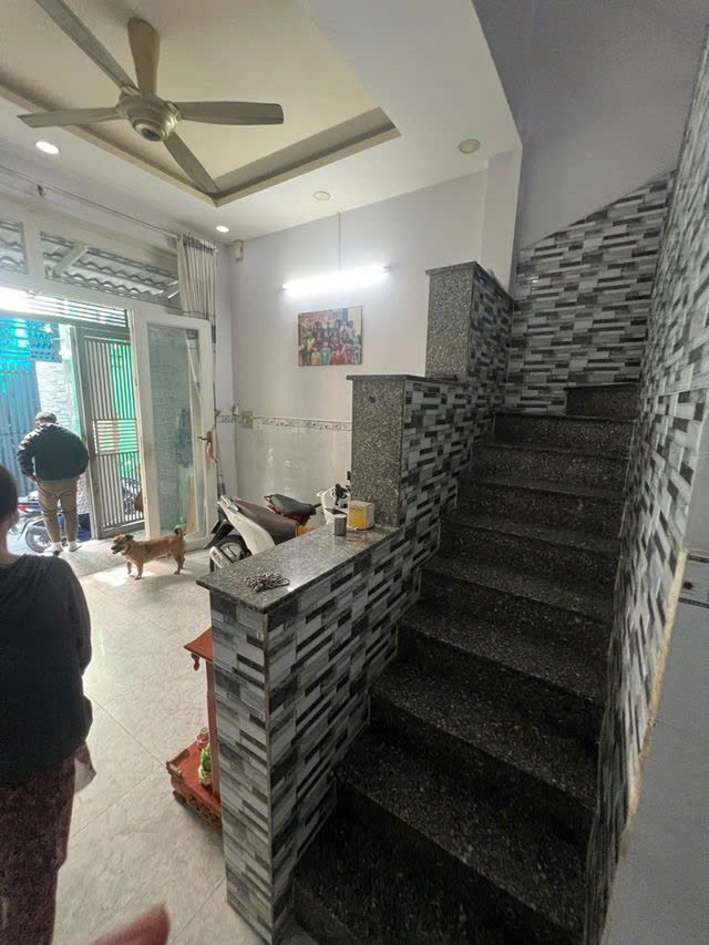 GIÁ MỀM NHẤT quận Tân Phú:3.85 tỷ - Trần Quang Cơ - DT: Dt 3,7m x 12m, nhà đúc BTCT 1 trệt 2 lầu - Ảnh 1