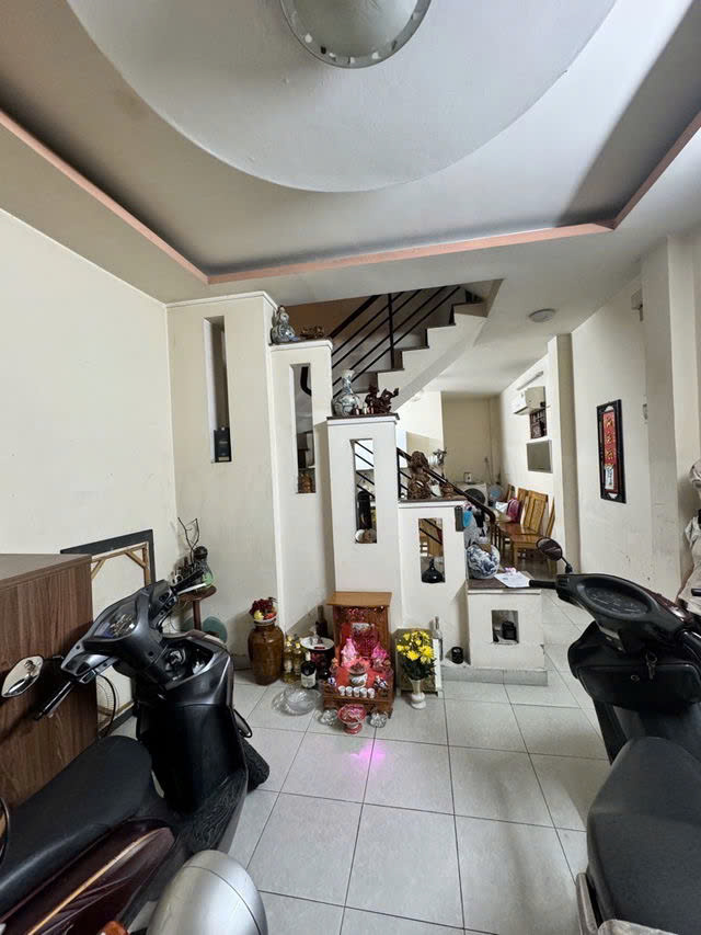 Giá mềm nhất quận Tân bình: 6.65 tỷ - Lạc Long Quân - VỊ TRÍ CỰC ĐẸP - CÁCH 1 CĂN HẺM XE HƠI - NHÀ - Ảnh 2
