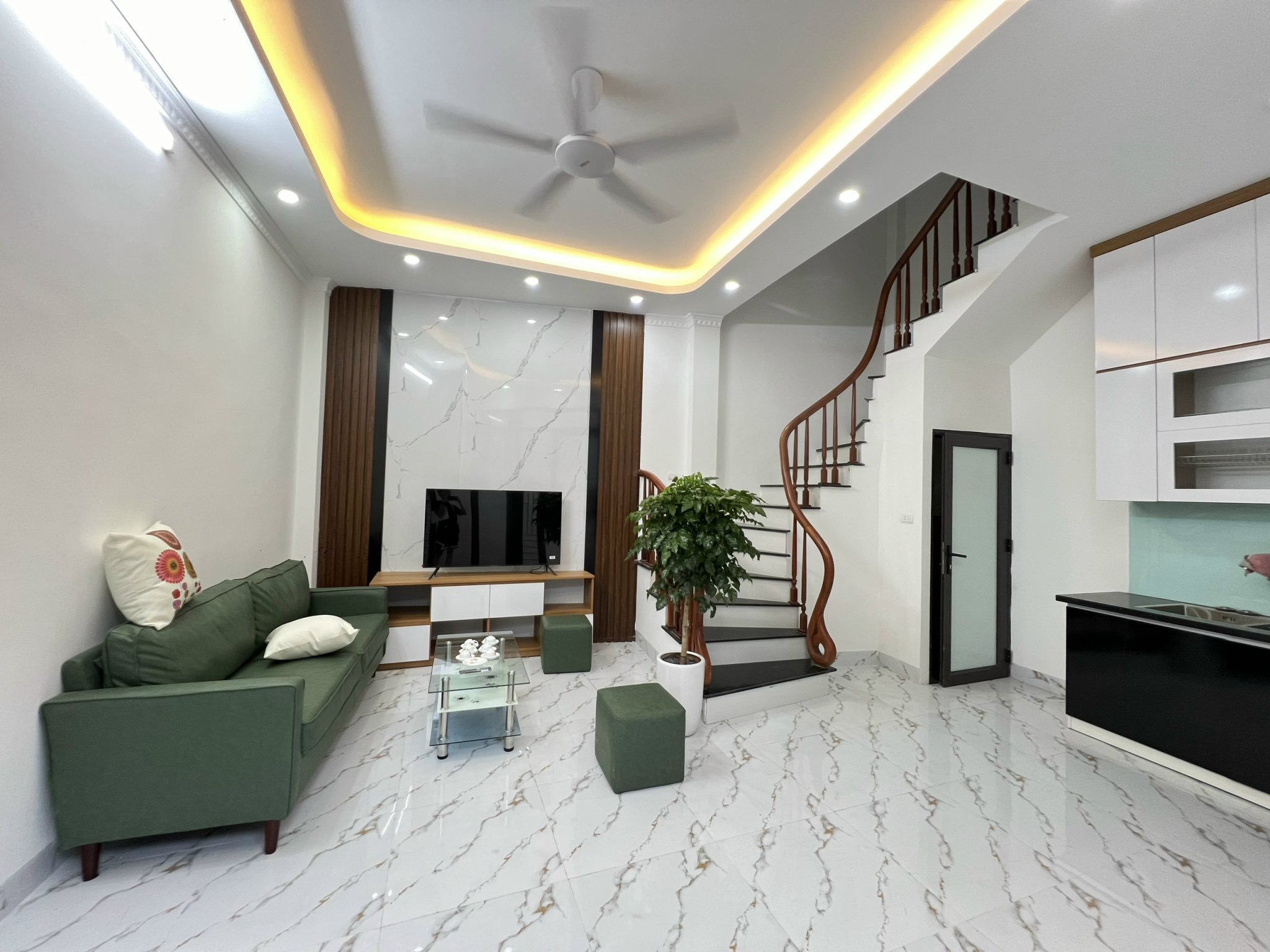 BÁN NHÀ TRẦN DUY HƯNG – 55M² x 4 TẦNG – CÁCH PHỐ 40M – Ô TÔ ĐỖ CỬA – GIÁ 11.3 TỶ lh 0975124520 - Ảnh chính