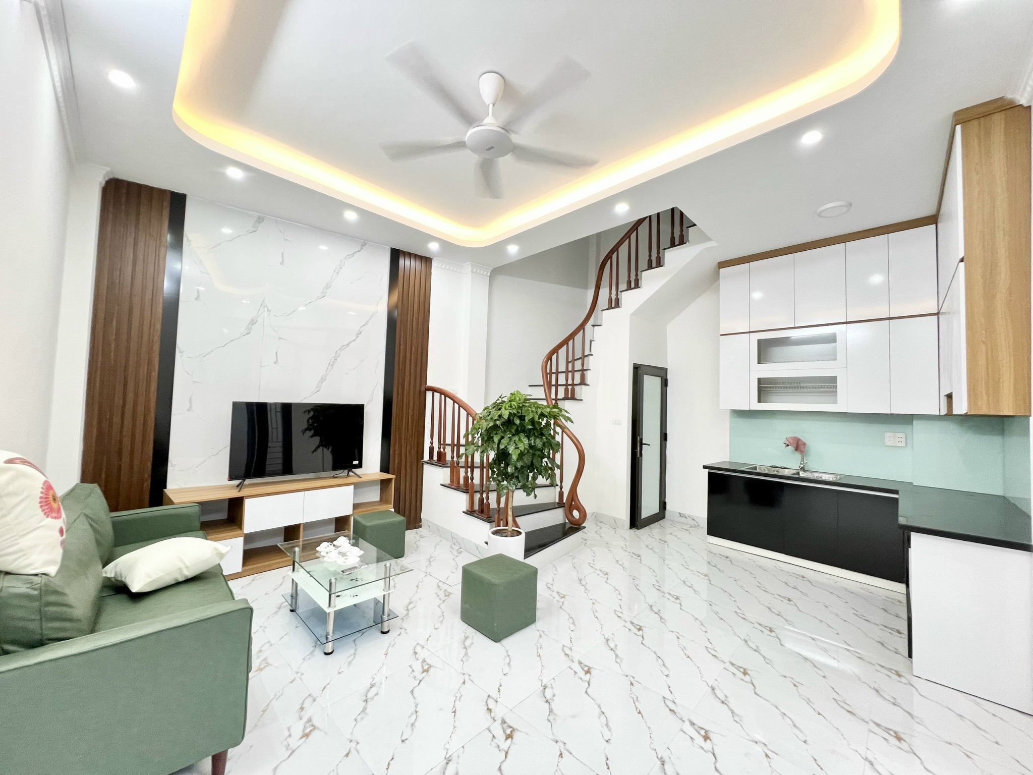 BÁN NHÀ TRẦN DUY HƯNG – 55M² x 4 TẦNG – CÁCH PHỐ 40M – Ô TÔ ĐỖ CỬA – GIÁ 11.3 TỶ lh 0975124520 - Ảnh 2