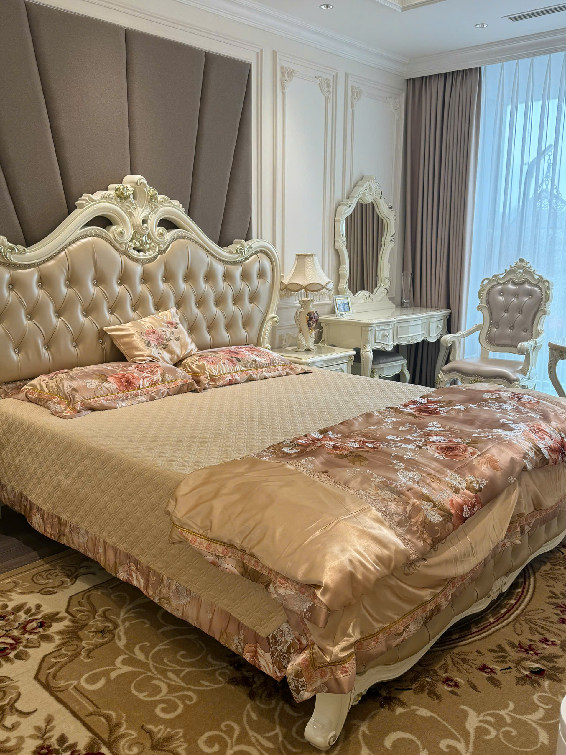Bán Chung Cư Cao Cấp Sunshine Golden River , 141M2 , Tầng đẹp , Full Nội Thất Tân Cổ Điển, Gía Chỉ - Ảnh 1