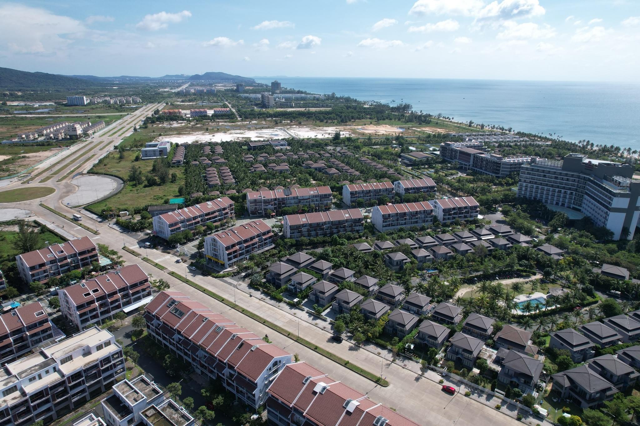 Bán nhà phố sonasea villas and resort , 550m2, 40 tỷ, thiết kế 40 phòng nằm trên trục đường vào 24m - Ảnh 2