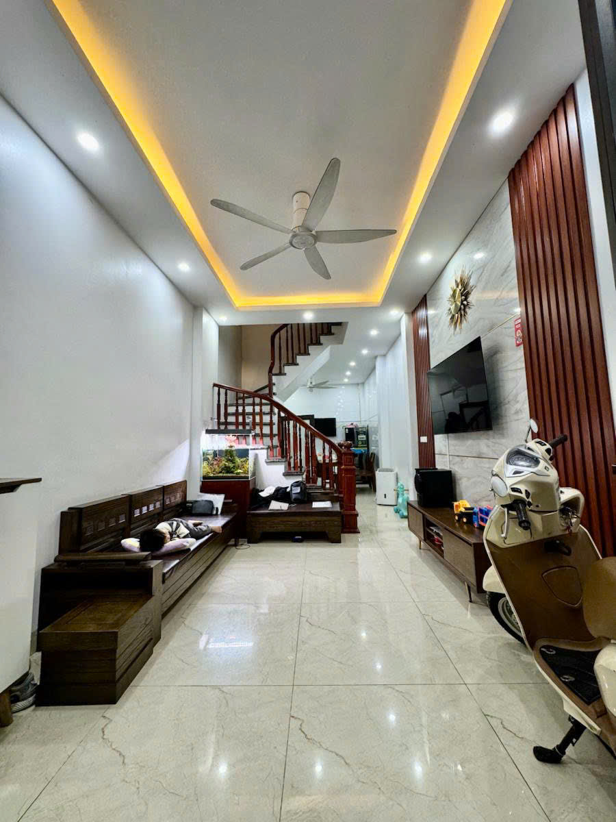 CHỦ NHÀ THIỆN CHÍ BÁN CĂN NHÀ TÂM HUYẾT CẦU GIẤY 40M - GIÁ 8,35 TỶ - VỊ TRÍ ĐẸP - KD ON - Ảnh chính