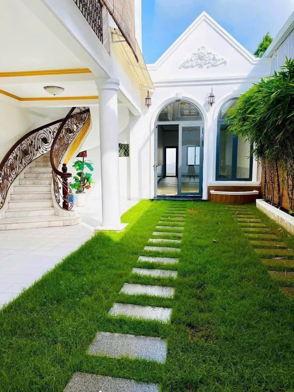 Giảm 3 Tỷ Bán Gấp Biệt Thự Mặt Tiền chợ Bùi Văn Ngữ, Q12 (Ngay Nguyễn Ảnh Thủ) - Ảnh 2