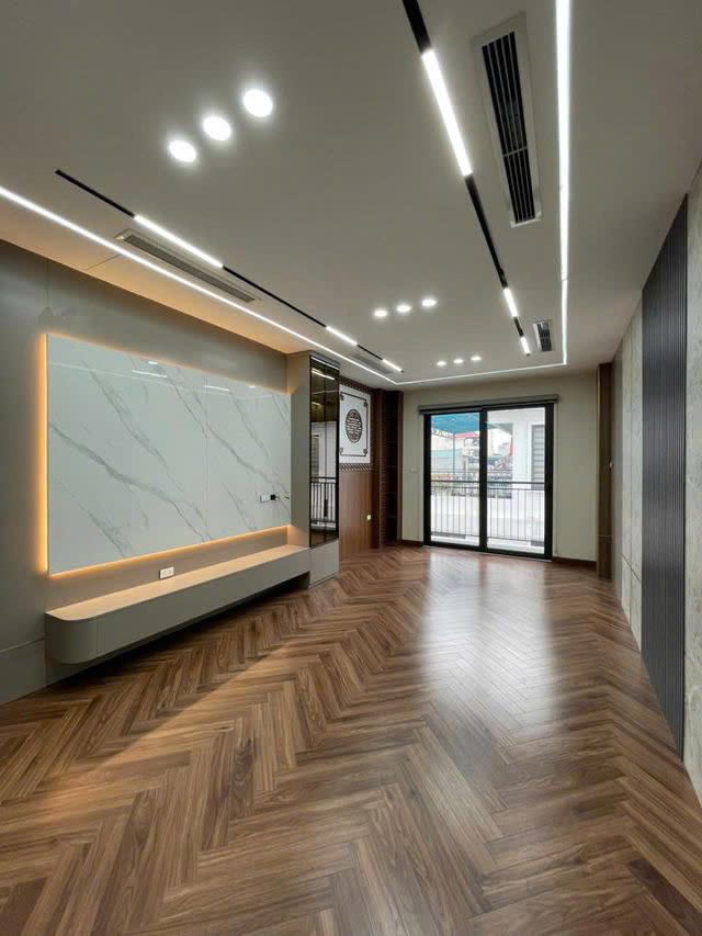 SIÊU PHẨM Nguyễn Văn Cừ 40m,7 tầng,THANG MÁY-ÔTÔ TRÁNH-GARA-FULL NT,NGÕ THÔNG,KDOANH,GIÁ 12.x tỷ - Ảnh 1