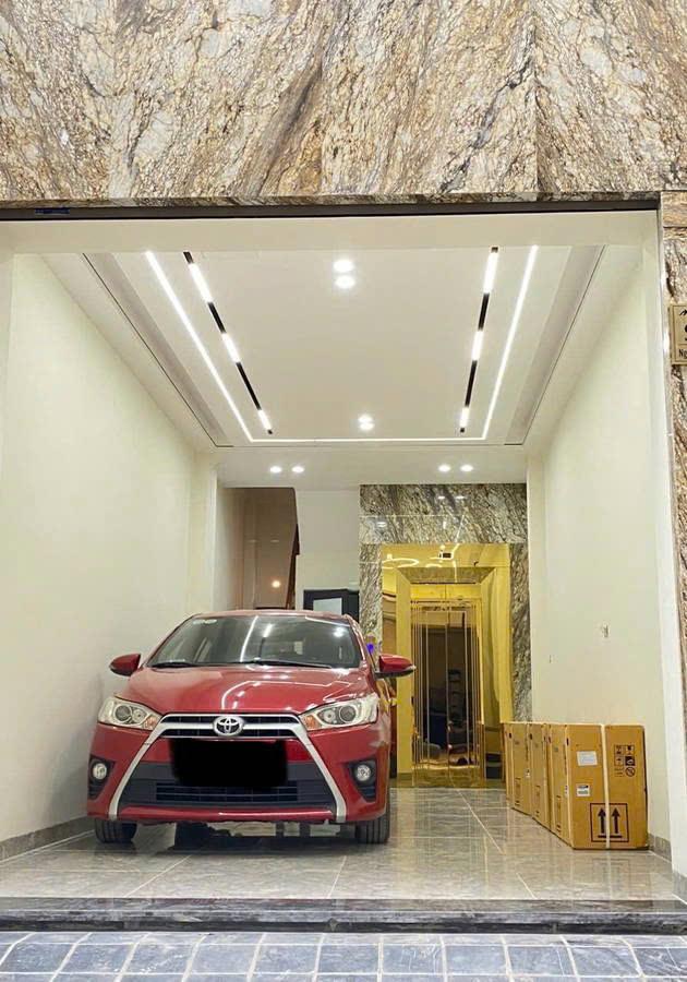 SIÊU PHẨM Nguyễn Văn Cừ 40m,7 tầng,THANG MÁY-ÔTÔ TRÁNH-GARA-FULL NT,NGÕ THÔNG,KDOANH,GIÁ 12.x tỷ - Ảnh chính