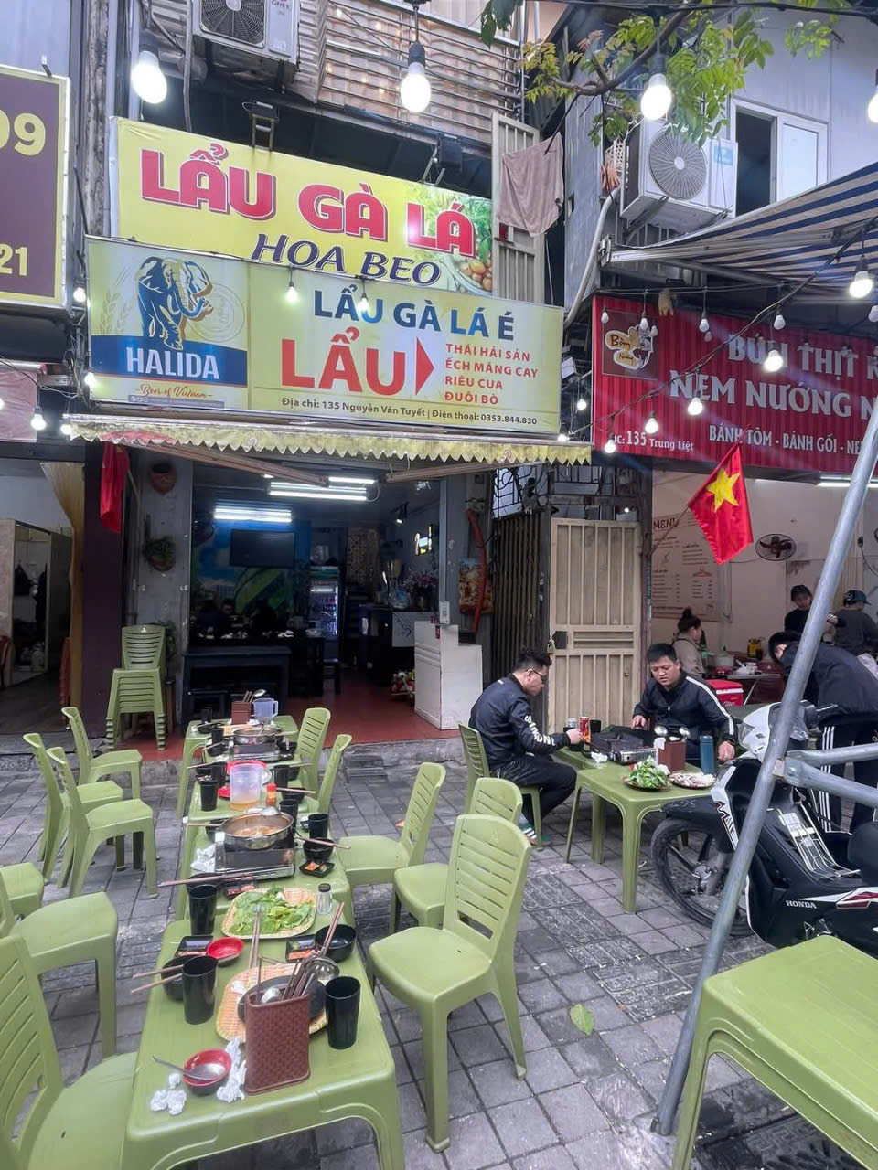SANG NHƯỢNG CỬA HÀNG TẠI PHỐ ẨM THỰC NGUYỄN VĂN TUYẾT - Ảnh 1
