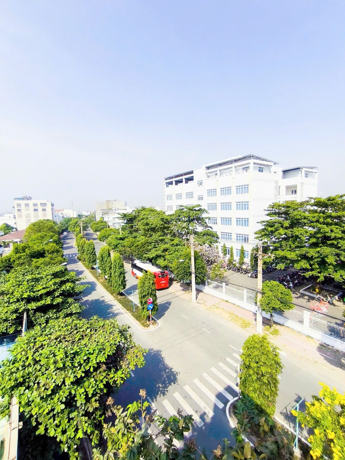 Nhà mặt tiền đại lộ 3 phước bình DT 86m, đúc 5 tầng vị trí vip - Ảnh 2