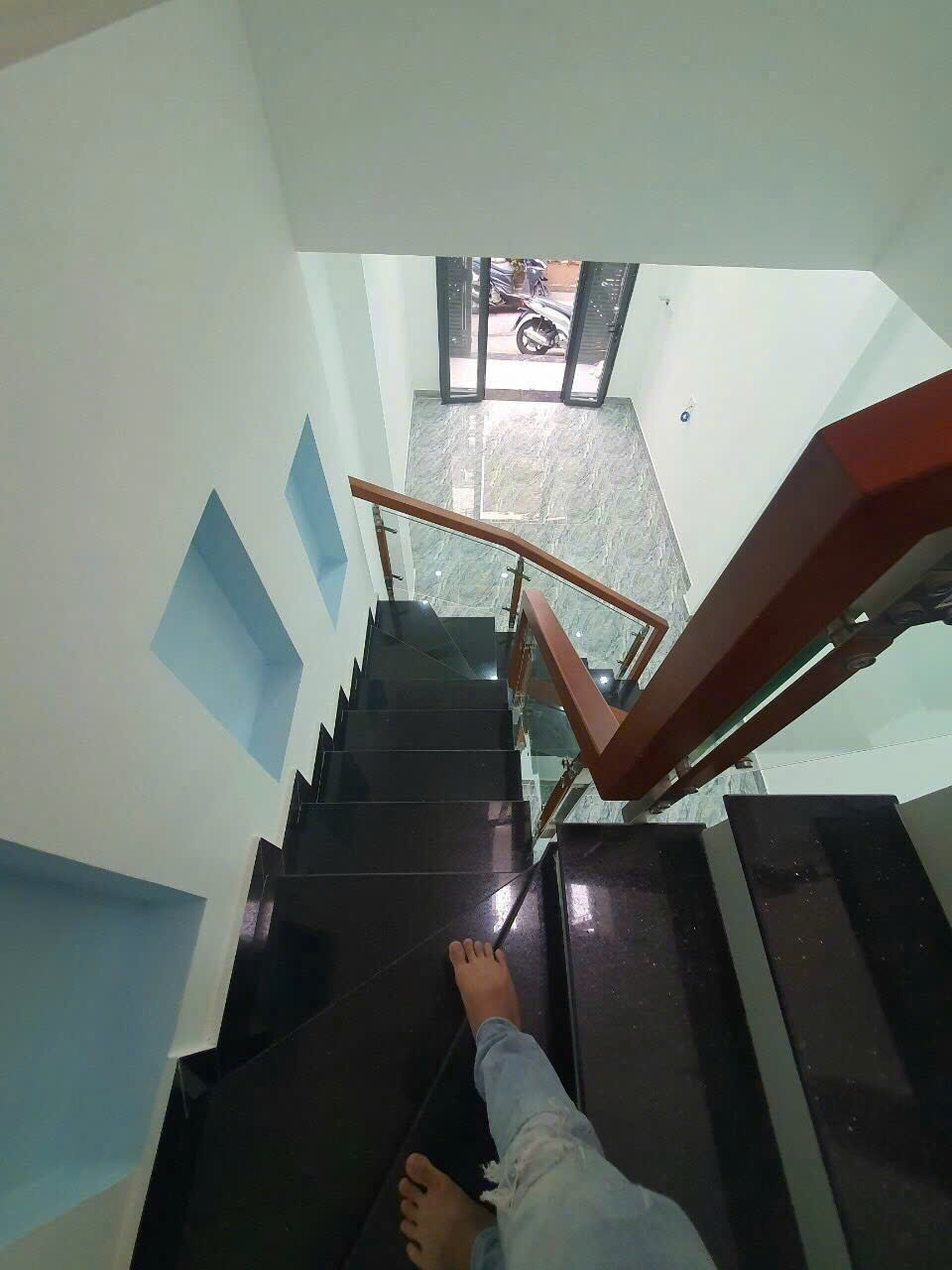 Bán nhà quận 10, đường Trần Bình Trọng, 50m2, 3 tầng, hẻm xe hơi, 8.5 tỷ - Ảnh 1