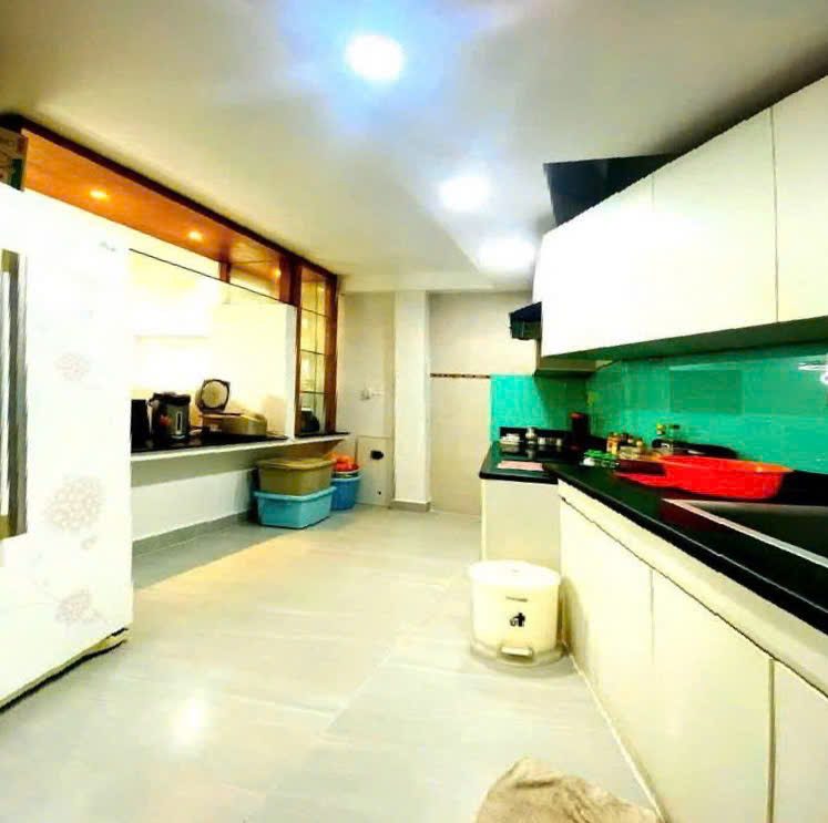 Bán nhà QUẬN 1, Mặt tiền Đề Thám, 78 tỷ, 10x32 m, 4 căn liền nhau - Ảnh 1
