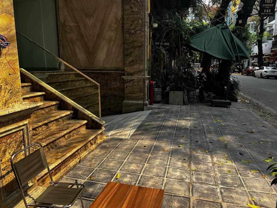 BÁN GẤP NHÀ PHỐ TRUNG KÍNH, VỈA HÈ KINH DOANH, 2 THOÁNG_DT 70M2, 4TẦNG, MT 5M, 30 TỶ - Ảnh chính