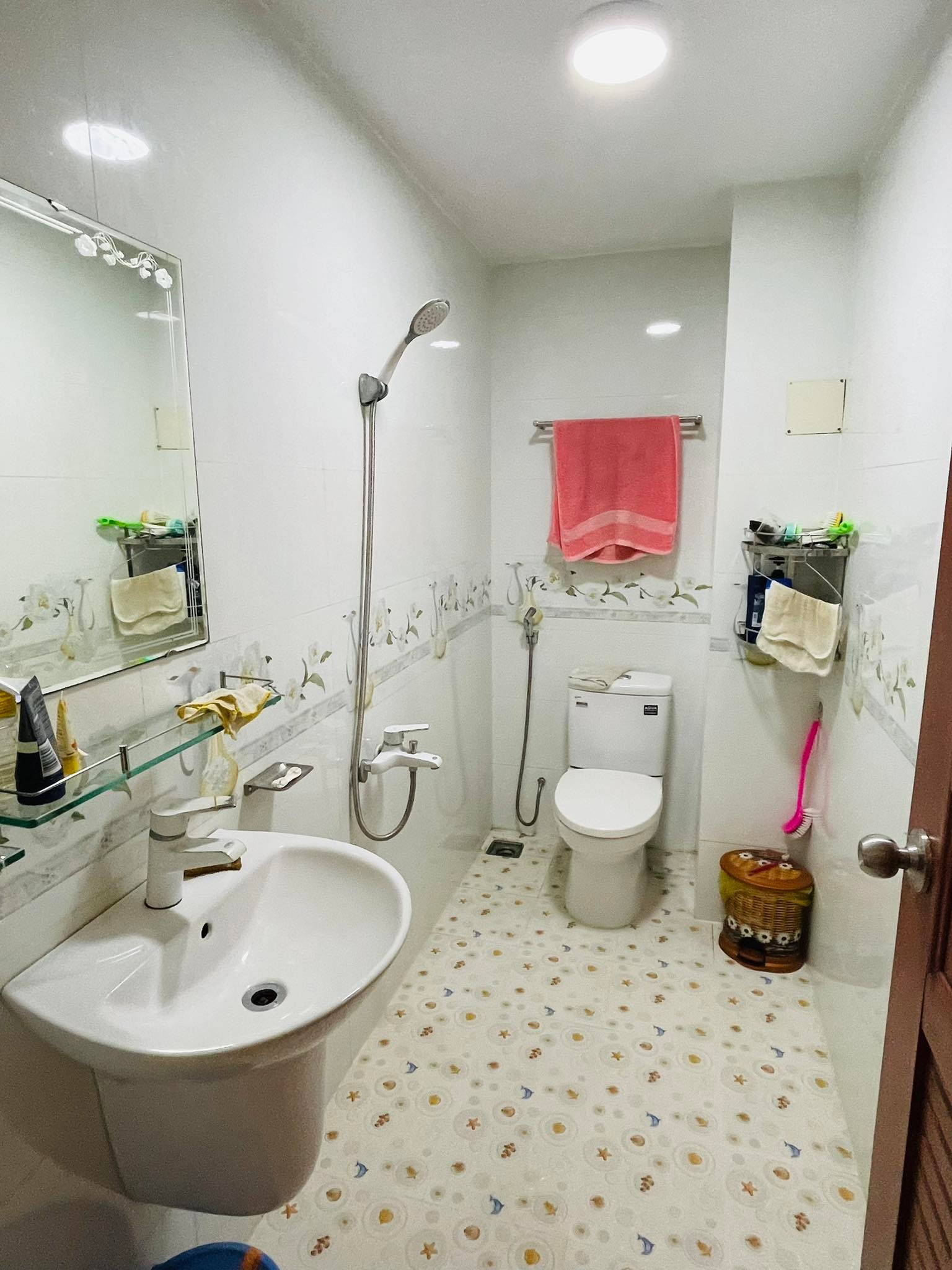 NHÀ ĐẸP TP KIÊN CỐ Ở NGAY 44M2 4T 5PN ĐỘC LẬP, TÂN PHÚ  XE HƠI NGỦ TRONG NHÀ - Ảnh 1