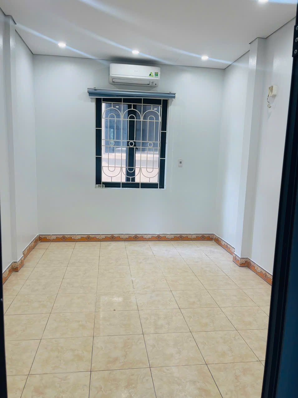CHO THUÊ NHÀ NGUYÊN CĂN – LẠC LONG QUÂN – 4 TẦNG – GIÁ TỐT 15 TRIỆU/THÁNG - Ảnh 1