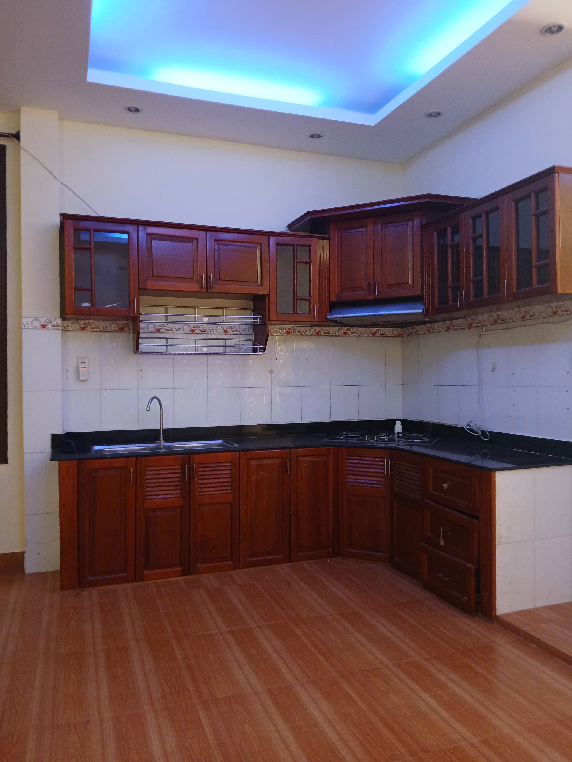 BÁN NHÀ QUẬN 7 GÓC 2 MẶT TIỀN HẺM XE HƠI ĐƯỜNG TÂN MỸ - Ảnh 3