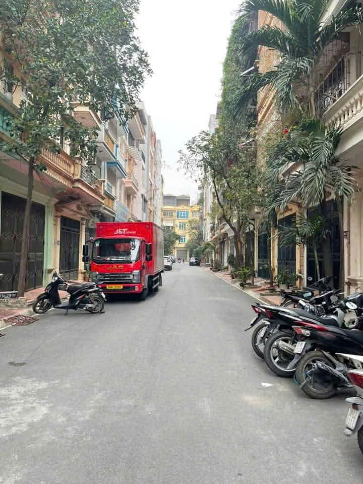 Cho thuê nhà Phố Nguyễn Cảnh Dị, 5 tầng x 55m2, 6 ngủ làm VP C.ty, KD online 17 Triệu - Ảnh chính