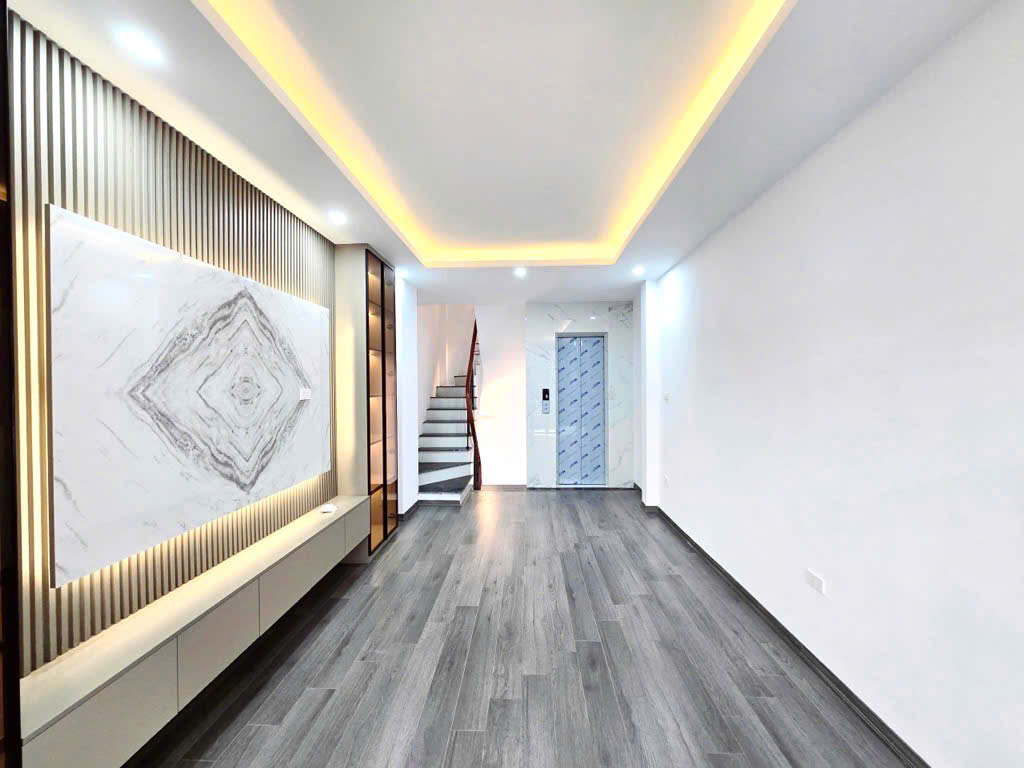 BÁN NHÀ LẠC LONG QUÂN  -  6 TẦNG THANG MÁY  -  BÃI XE OTO SÁT NHÀ  -  20M RA PHỐ  -  GẦN HỒ TÂY  - - Ảnh chính