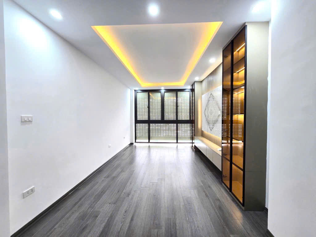 BÁN NHÀ LẠC LONG QUÂN  -  6 TẦNG THANG MÁY  -  BÃI XE OTO SÁT NHÀ  -  20M RA PHỐ  -  GẦN HỒ TÂY  - - Ảnh 1