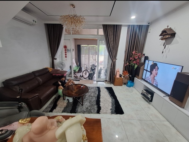 Bán nhà mặt phố đường Tự Do, Q.9, 90m², 3 tầng, 9.1 tỷ - Ảnh chính