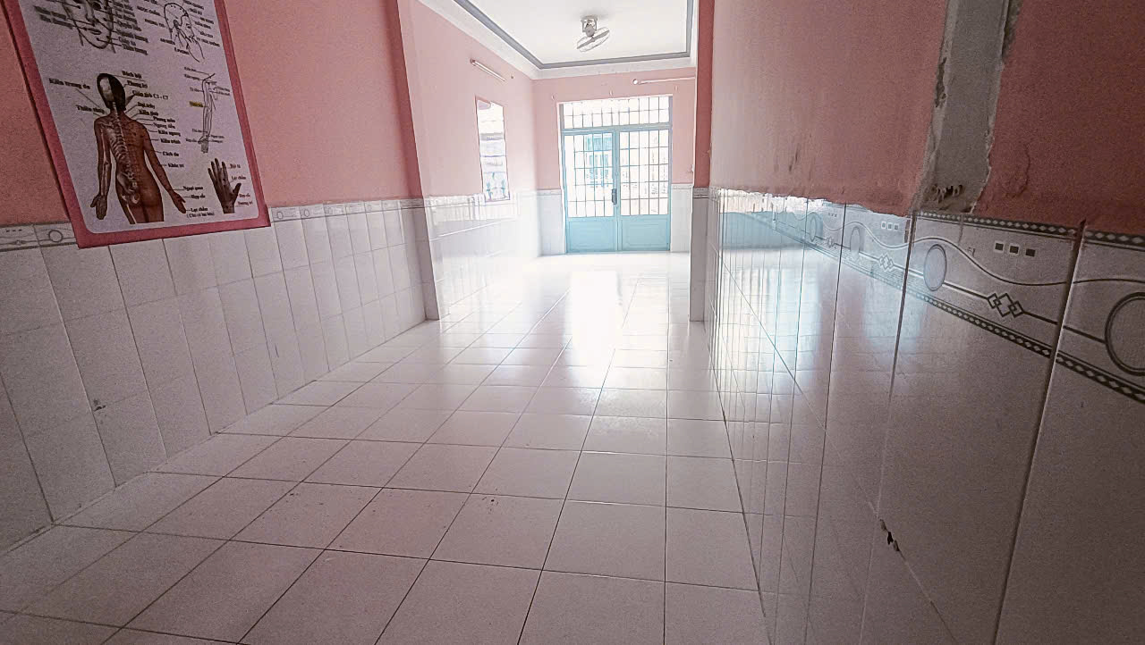 nhà 7 triêụ mặt tiền hẻm cách đường Nguyễn Văn Cừ 50 m thuận lợi cho việc kinh doanh - Ảnh 1