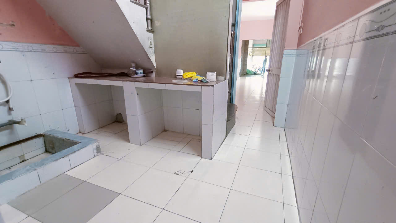 nhà 7 triêụ mặt tiền hẻm cách đường Nguyễn Văn Cừ 50 m thuận lợi cho việc kinh doanh - Ảnh 2
