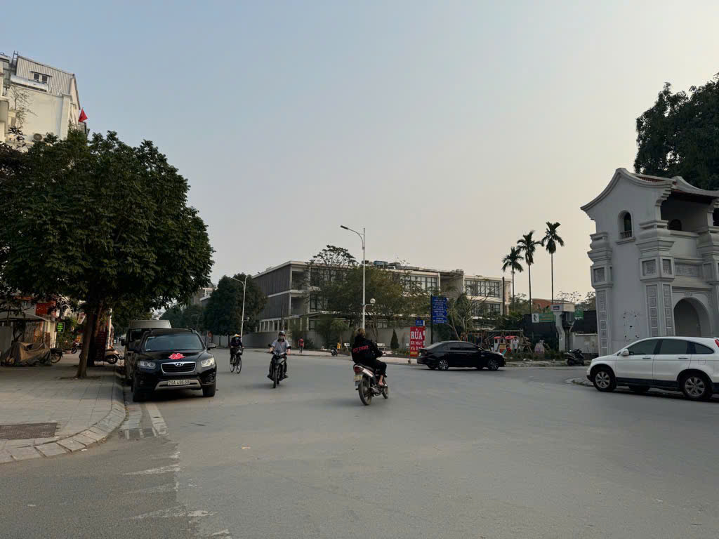 NHỈNH 9 TỶ MẢNH ĐẤT VÀNG NGỌC THỤY 52M, MT6.2M, LÔ GÓC, Ô TÔ VÀO ĐẤT. - Ảnh chính