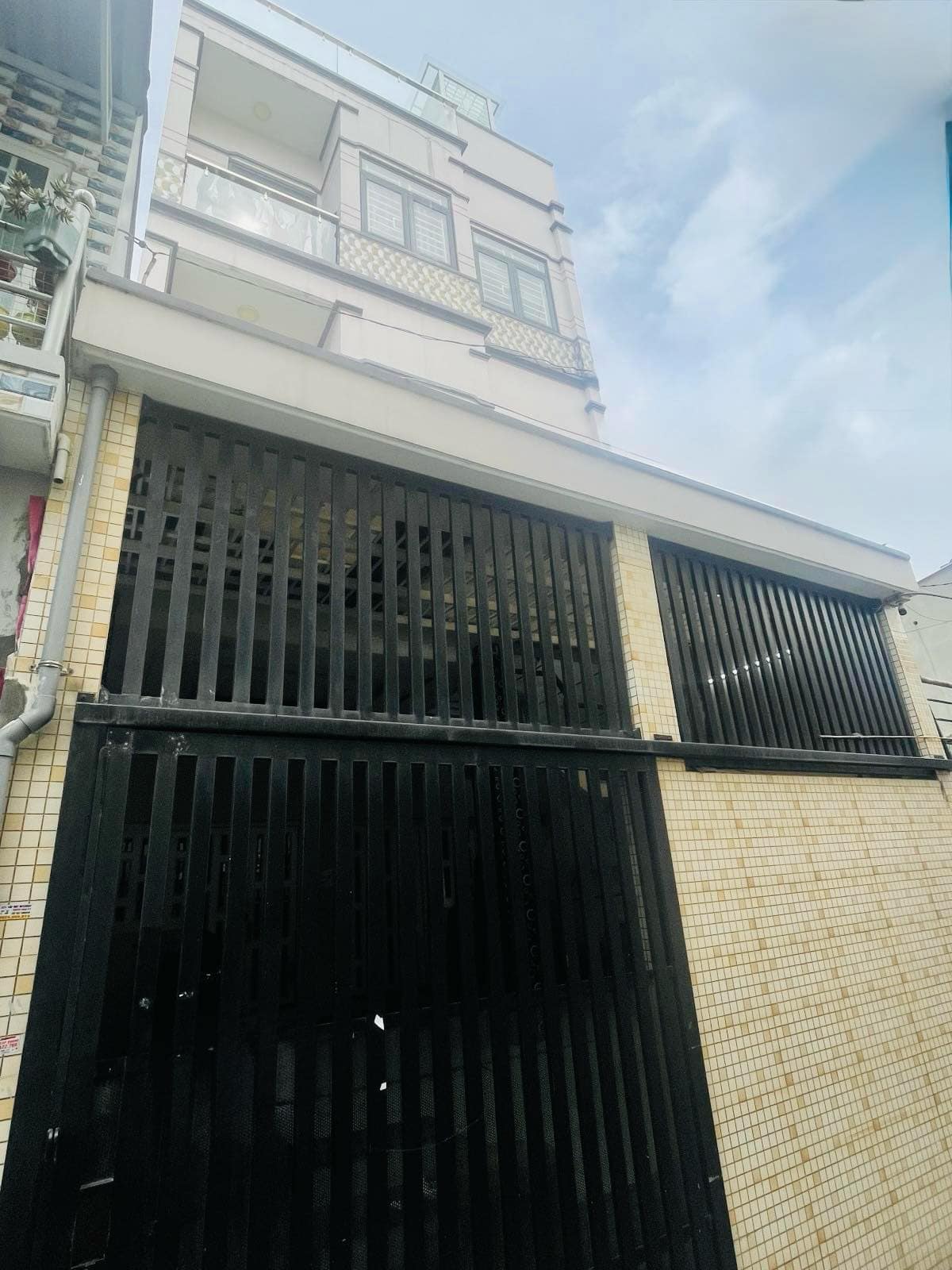 Bán nhà Nguyễn Văn Quỳ Quận 7 - 81m2 ngang 6.2m - 8PN đang có dòng tiền 30tr/tháng 8.X tỷ TL - Ảnh chính