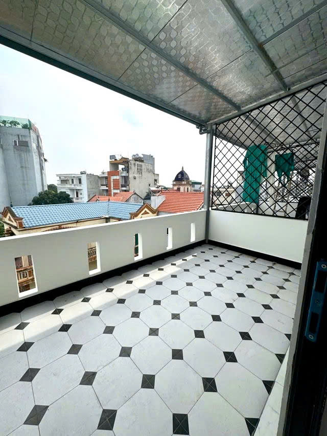 NHÀ MỚI ĐẸP TẶNG NỘI THẤT phố Bát Khối- Long Biên 30m2 X 5 Tầng,mặt tiền  4.3m, 5.5 tỷ. - Ảnh 4
