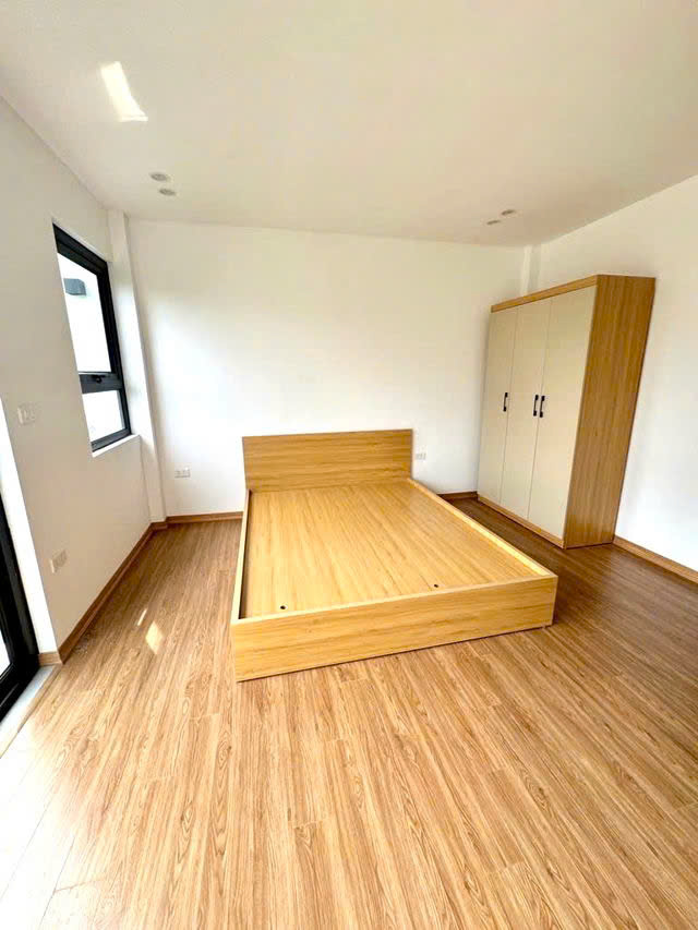 NHÀ MỚI ĐẸP TẶNG NỘI THẤT phố Bát Khối- Long Biên 30m2 X 5 Tầng,mặt tiền  4.3m, 5.5 tỷ. - Ảnh 3