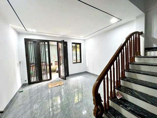 NHÀ MỚI ĐẸP TẶNG NỘI THẤT phố Bát Khối- Long Biên 30m2 X 5 Tầng,mặt tiền  4.3m, 5.5 tỷ. - Ảnh chính