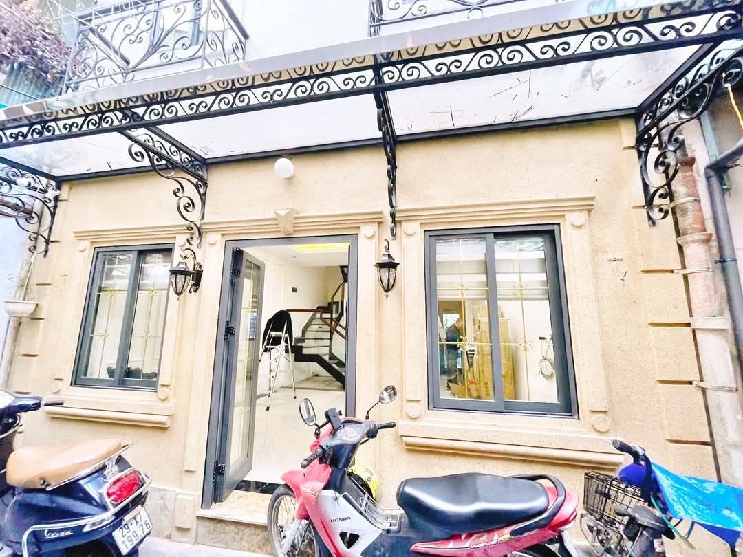Nhờ đăng bán hộ căn nhà cạnh Hàng Mã 45m2, mặt tiền 6m, sử dụng hơn 100m2, một bước ra phố. - Ảnh 1