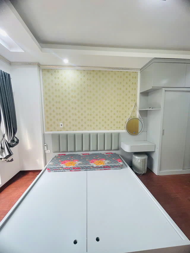 BÁN NHÀ RIÊNG TẶNG NỘI THẤT Nguyễn Văn Linh 30.2m2, X  5 Tầng, mặt tiền  3.8m, 5.1 tỷ. - Ảnh 1
