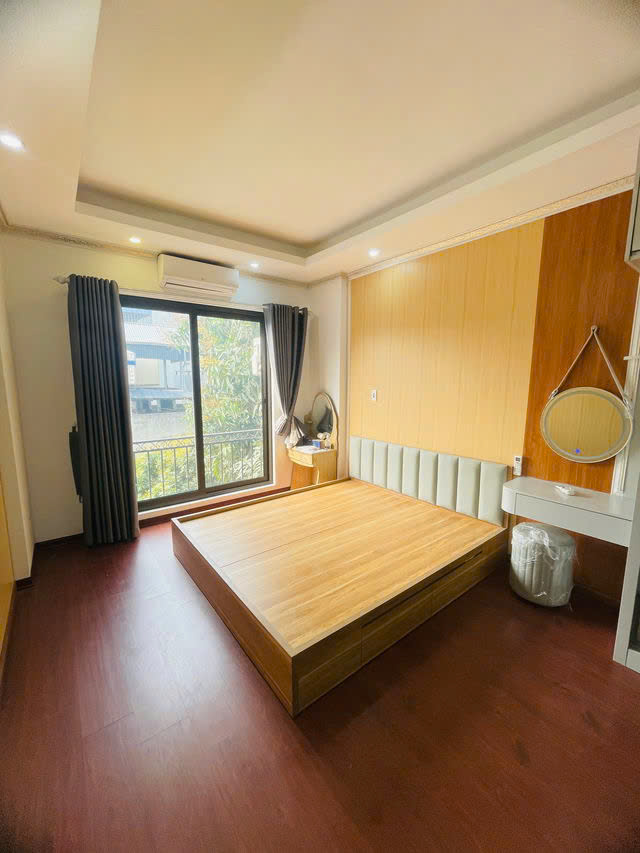 BÁN NHÀ RIÊNG TẶNG NỘI THẤT Nguyễn Văn Linh 30.2m2, X  5 Tầng, mặt tiền  3.8m, 5.1 tỷ. - Ảnh 2
