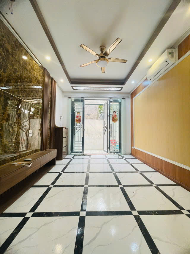 BÁN NHÀ RIÊNG TẶNG NỘI THẤT Nguyễn Văn Linh 30.2m2, X  5 Tầng, mặt tiền  3.8m, 5.1 tỷ. - Ảnh chính