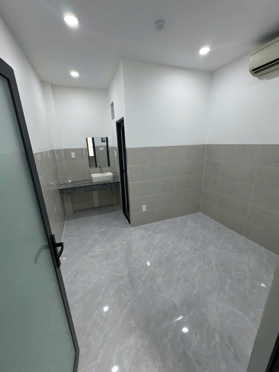 MÌNH CHO THUÊ PHÒNG FULL NỘI THẤT GIÁ 2,6 TRIỆU - ĐÔNG HƯNG THUẬN - QUẬN 12 - Ảnh 1